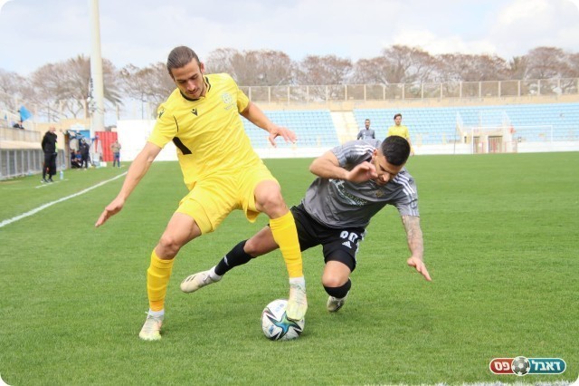 משחק אגרסיבי בהרצליה (בן מלניק)